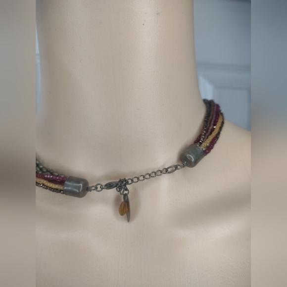 Women's beaded pendant necklace - Picture 4 of 5